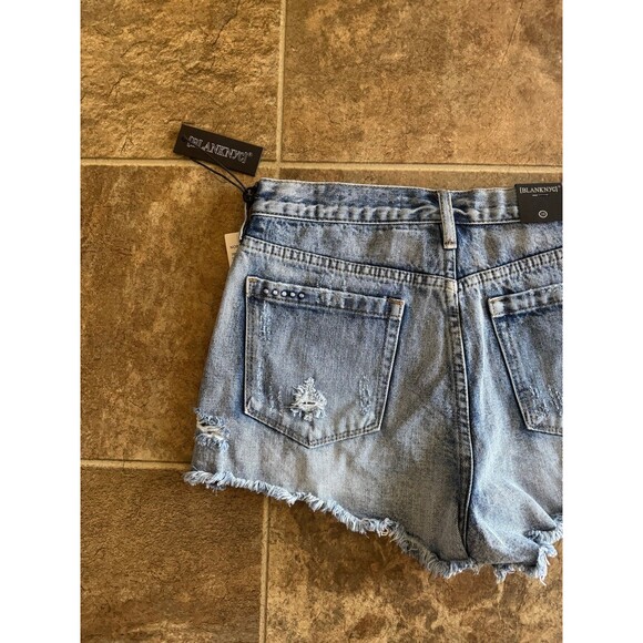 BLANKNYC Women's Hollyweird Distressed Denim Shorts Size 28 - Picture 6 of 11